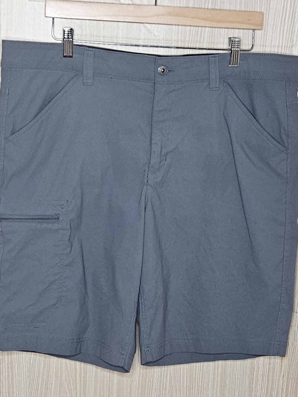 Eddie Bauer men's grey shorts 40.